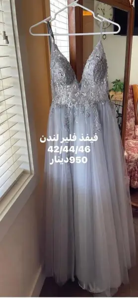 أخرى — فستان