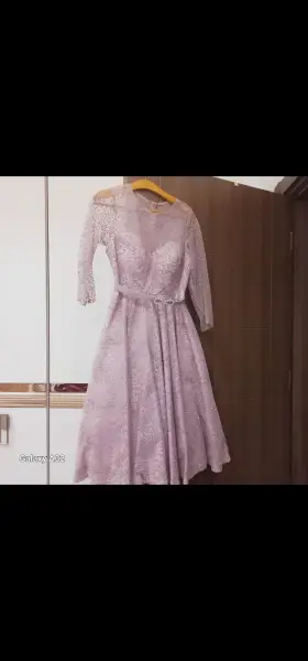أخرى — فستان وردي
