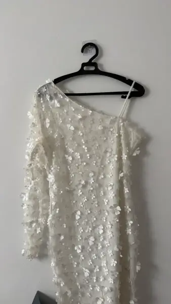 زارا — فستان مناسبة ابيض مقاس s