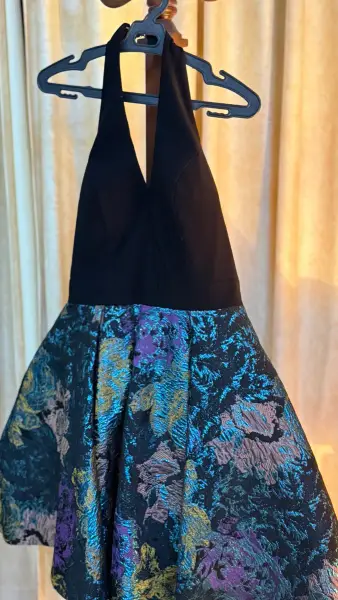 أخرى — فستان قصير