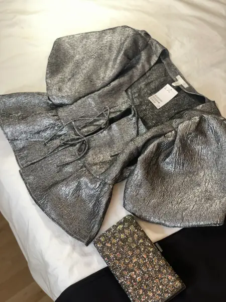 H&M — توب مناسبات فضي من اتش اند ام